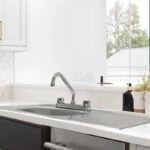Paquete Fregadero de Empotrar Derecho 80 x 50 cm + Mezcladora con Válvulas Incluye Contracanasta, Desagüe y Mangueras Tramontina 32300576 - Imagen 2